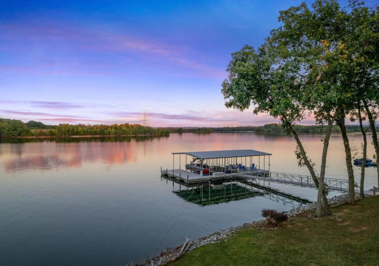Rare Find Best Lot With Dock And Views On Lake Winchester Luaran gambar